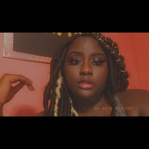 Meet your Posher, Destinie